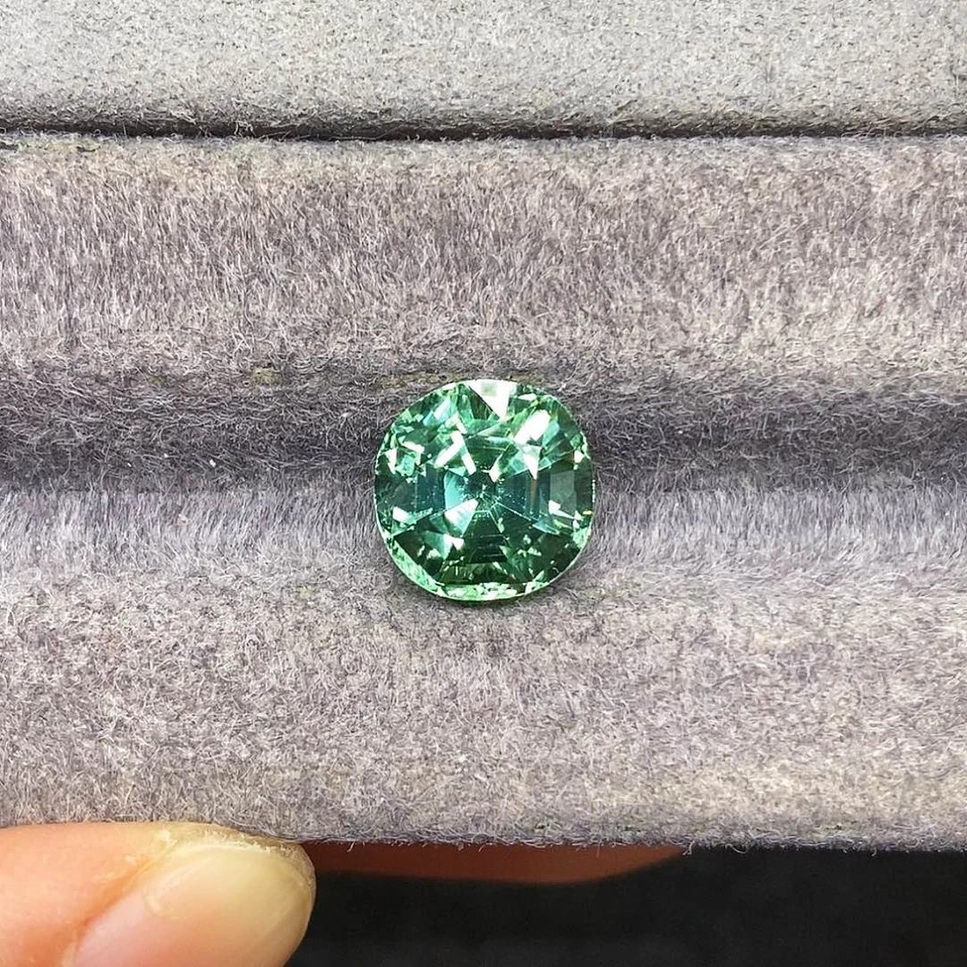 未镶嵌4.62克拉天然全净玻璃体满火彩薄荷绿碧玺碧玺