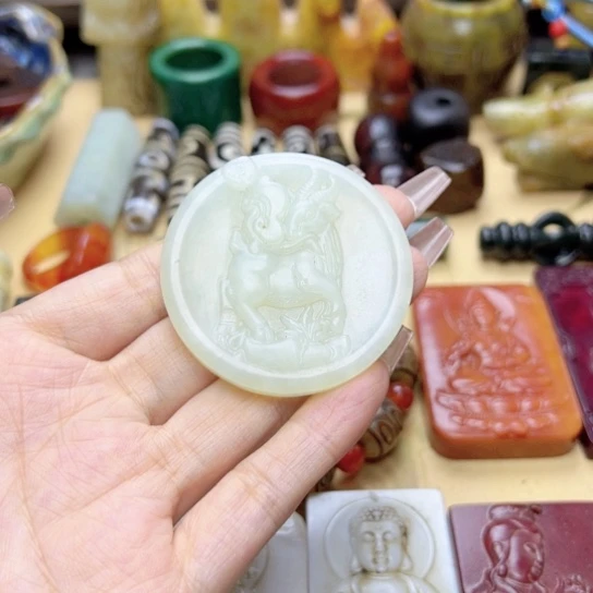 蛇纹石玉未镶嵌颈饰