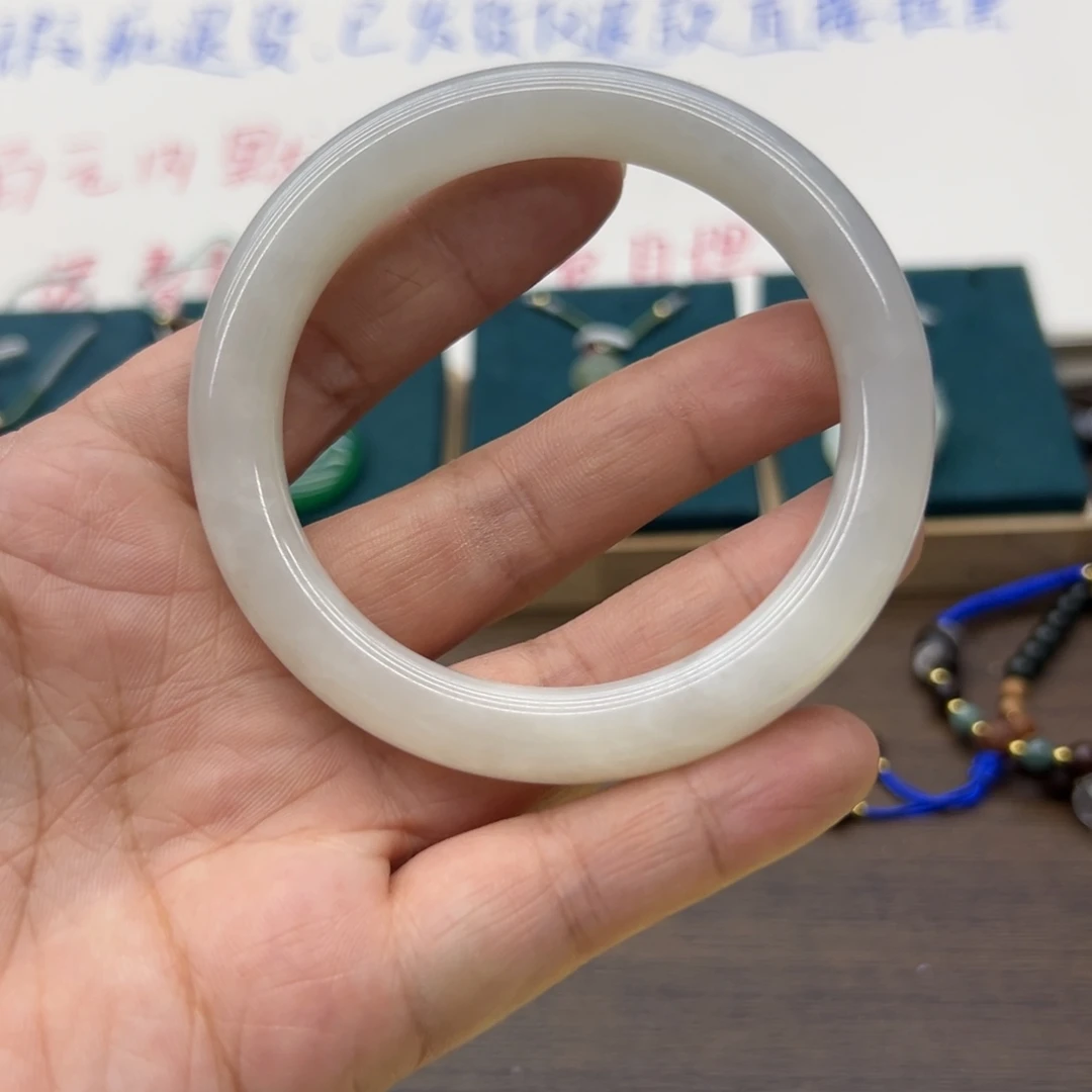 和田玉未镶嵌手镯60.2圈围277瑕