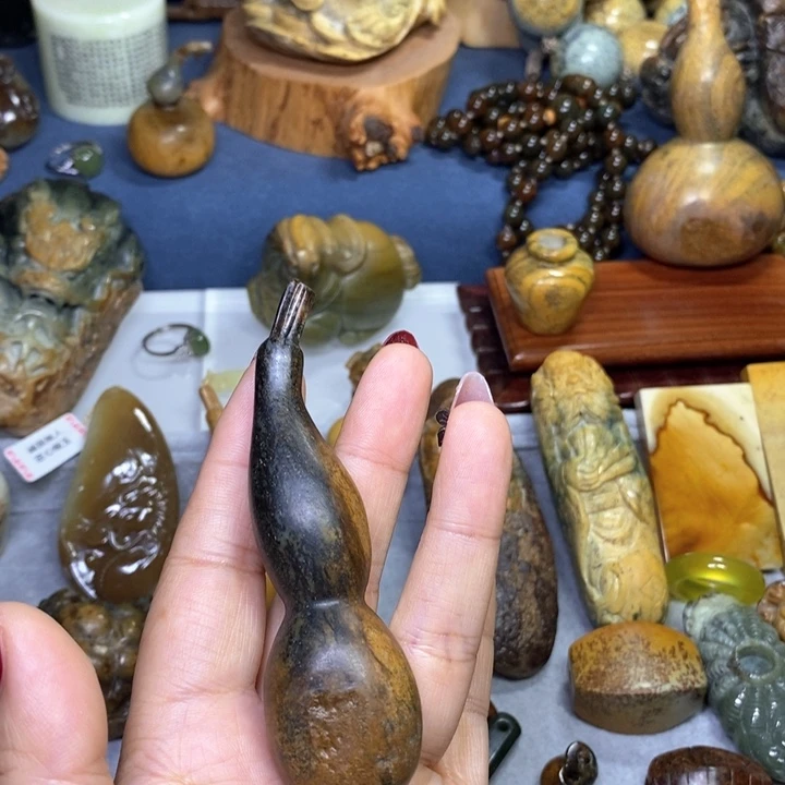岫岩河磨玉（透闪石质玉）葫芦把件未镶嵌