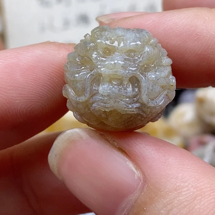 颈饰未镶嵌硅化珊瑚（珊瑚玉）通孔