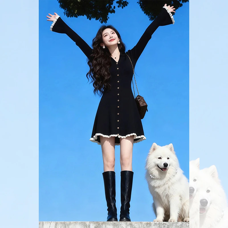 高贵档次气质小黑裙子秋冬款洋气衣服女装喇叭袖木耳边针织连衣裙
