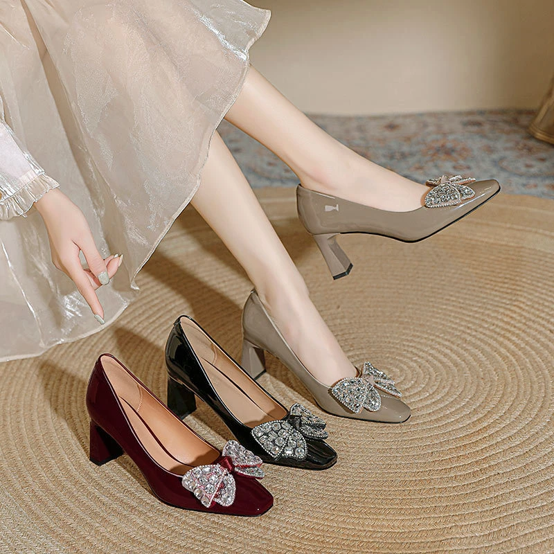 方头高跟鞋女蝴蝶结水钻红色婚鞋新娘鞋2025新款春秋法式粗跟单鞋