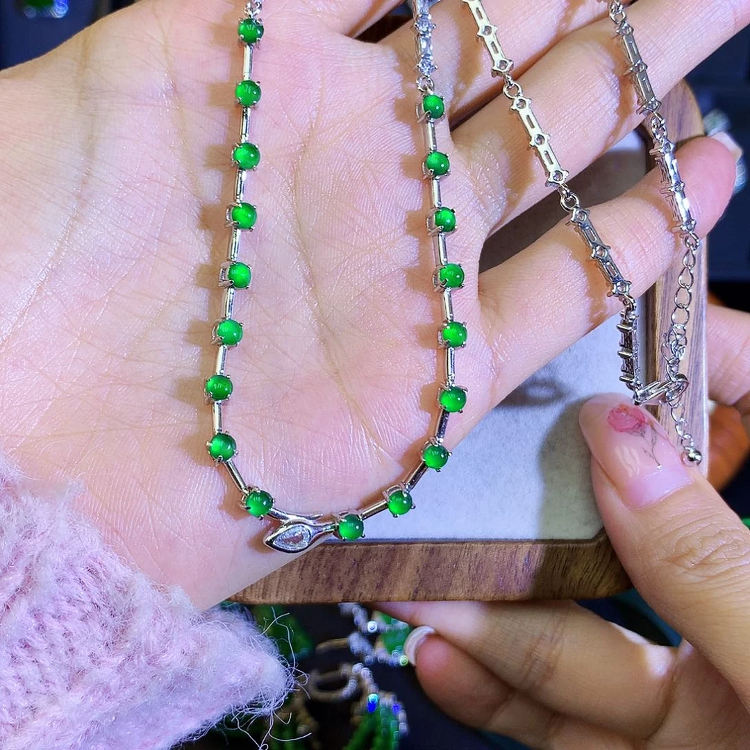 翡翠颈饰银S925镶嵌天然翡翠蛋面项链