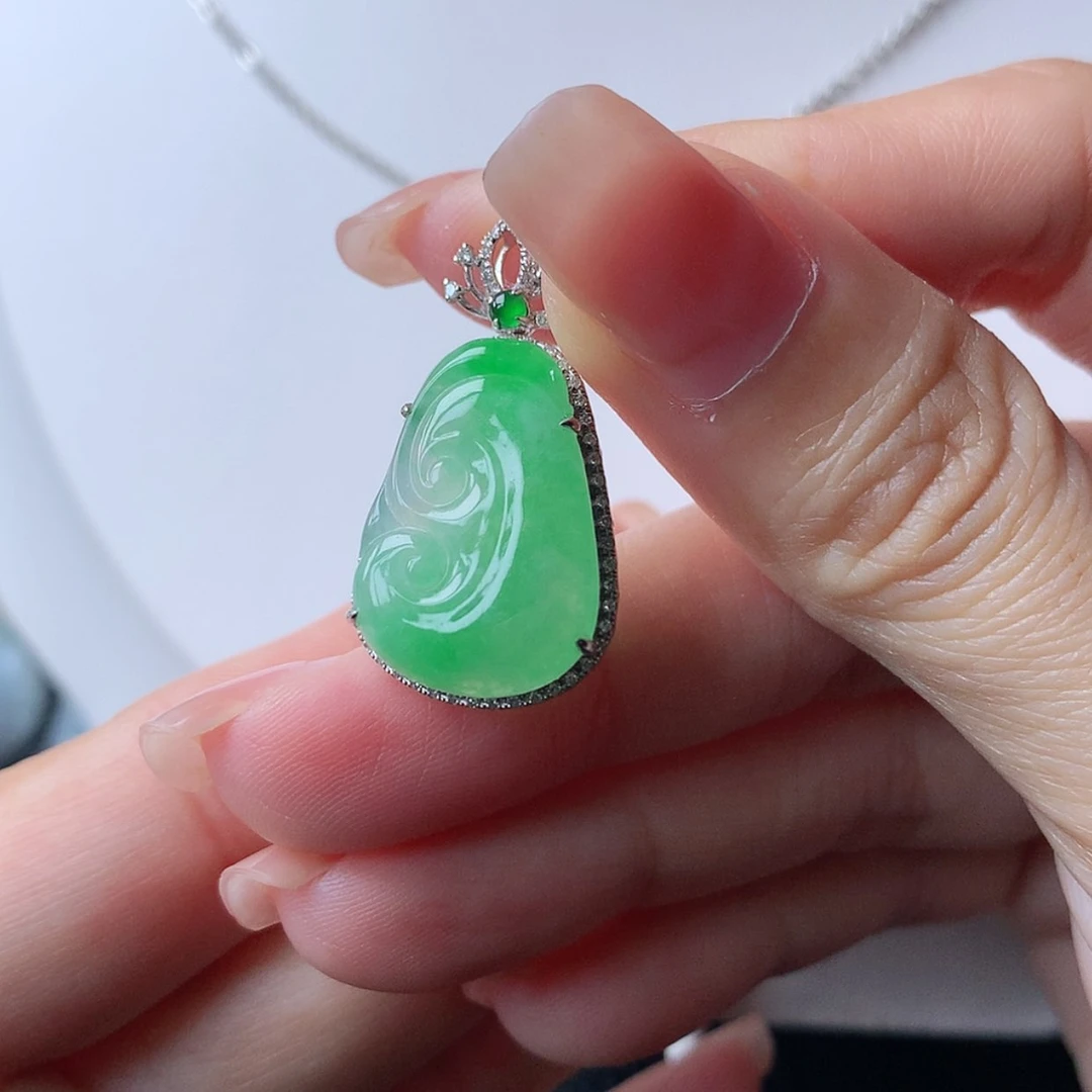 【闪购商品】翡翠18K金镶嵌吊坠(赠链)