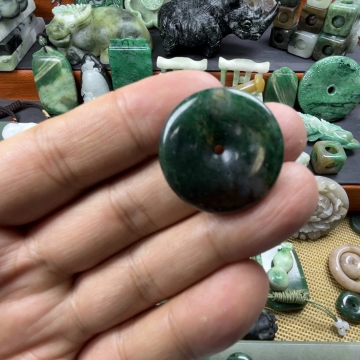 独山玉未镶嵌珠宝半成品