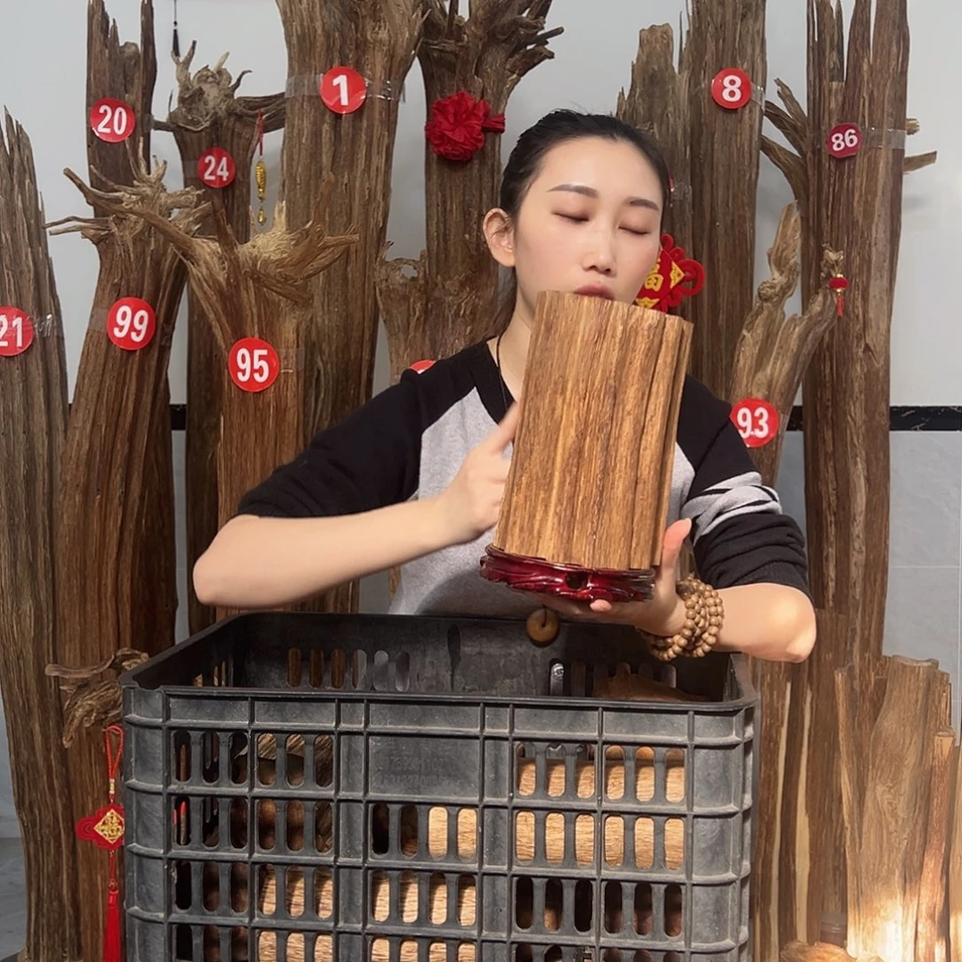 沉香碎屑沉香原材料