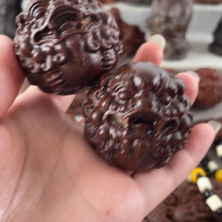 尽***医香榧木貔貅手球木雕作品