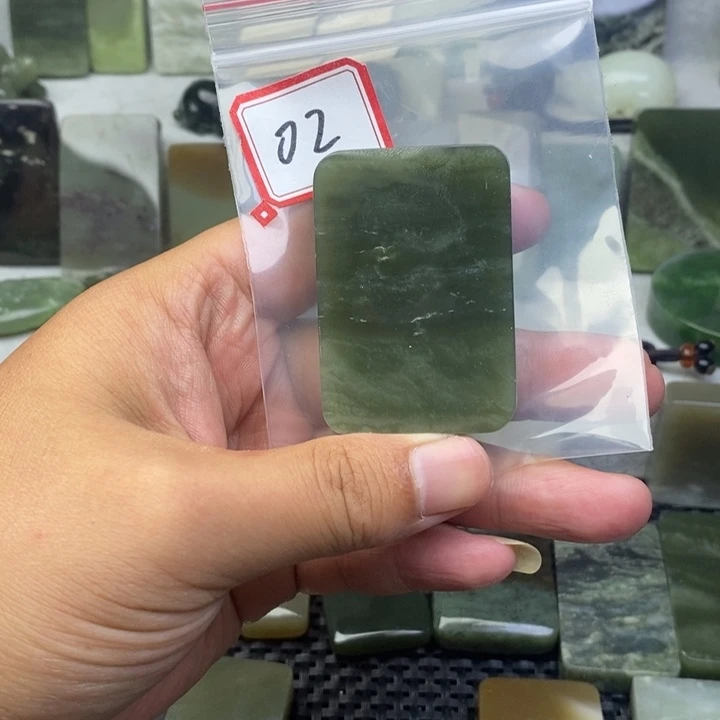 和田玉未镶嵌颈饰匆****倩