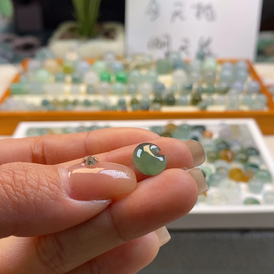 翡翠散珠天然翡翠冰绿月亮10+