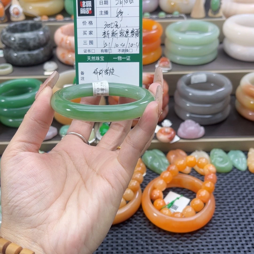 石英质玉手镯未镶嵌新****°