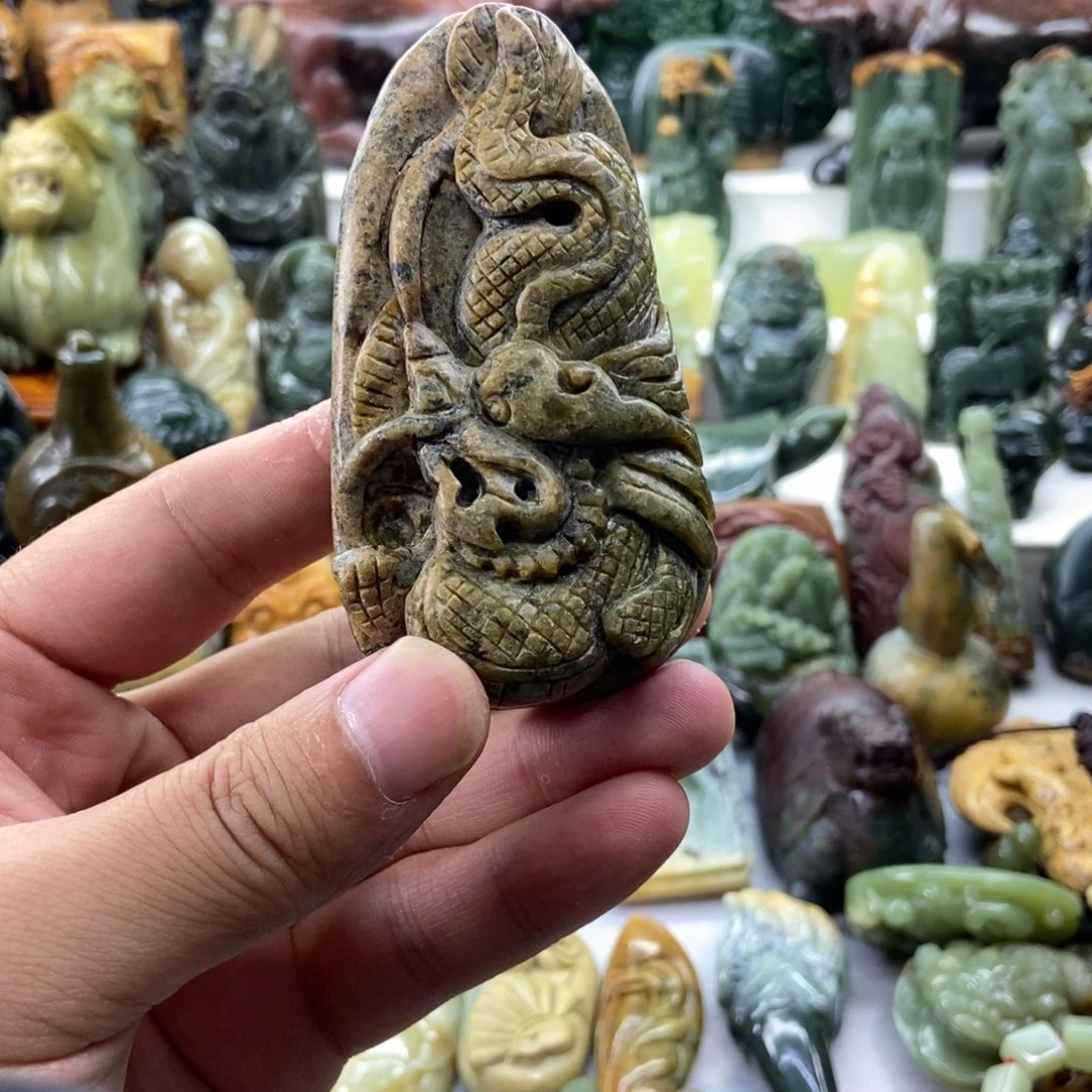 未镶嵌岫岩河磨玉（透闪石质玉）把件