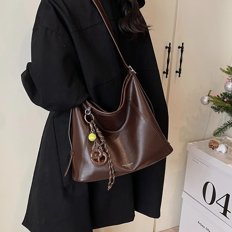 高级感大容量包包女秋冬新款慵懒风单肩斜挎包复古休闲通勤托特包