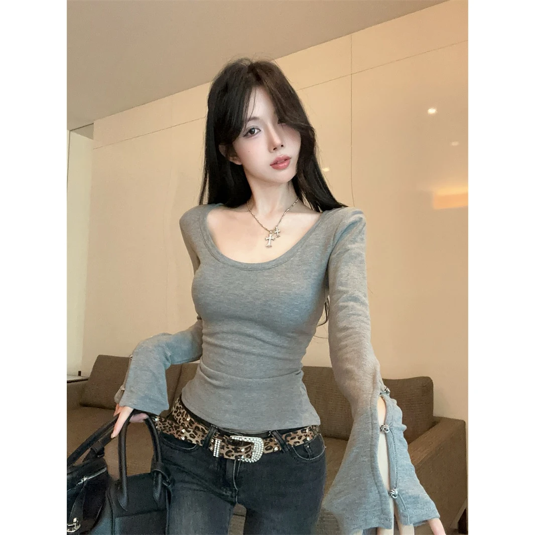 三色百搭U领扣子装饰设计感上衣女秋冬显瘦长袖T恤独特漂亮小衫