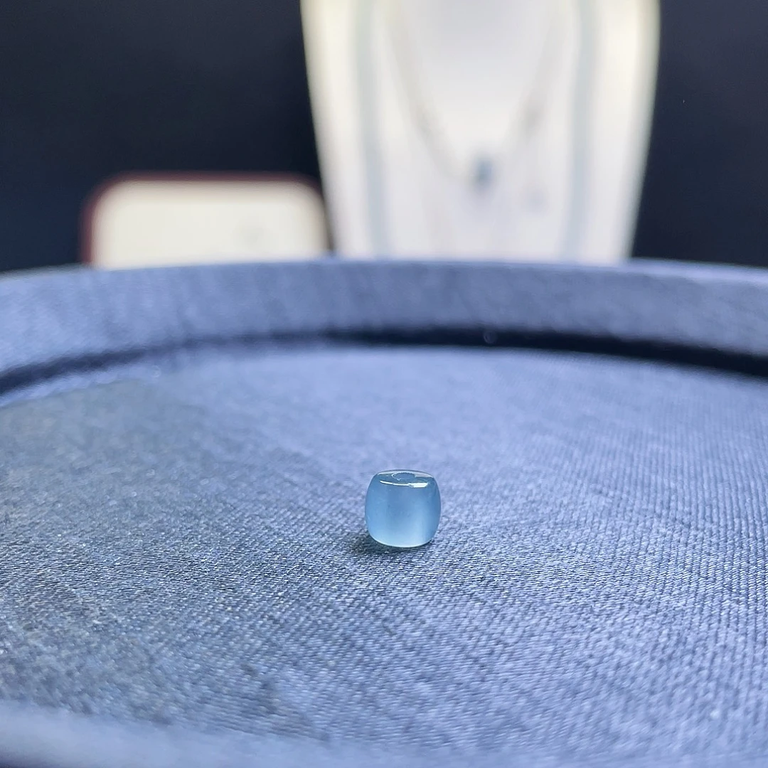 翡翠散珠6.1*5.2小直切