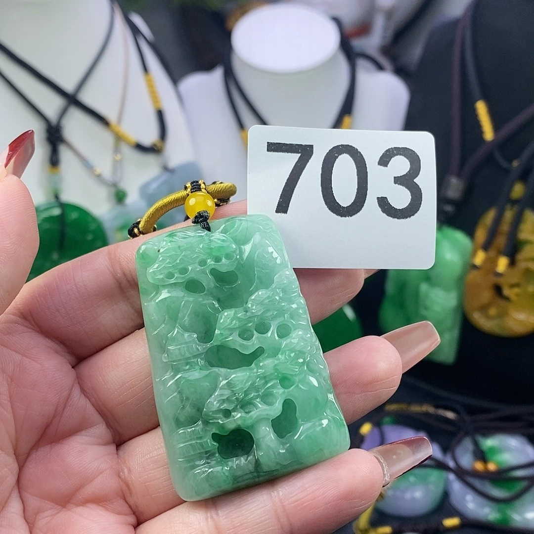 翡翠未镶嵌吊坠(赠链)