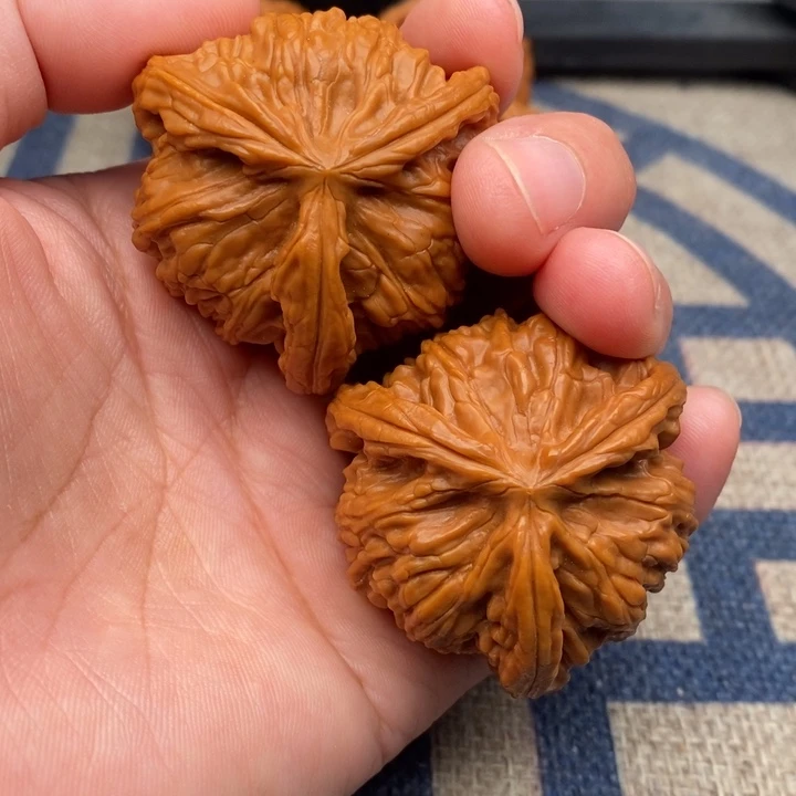 吊坠文玩核桃辰****）三棱