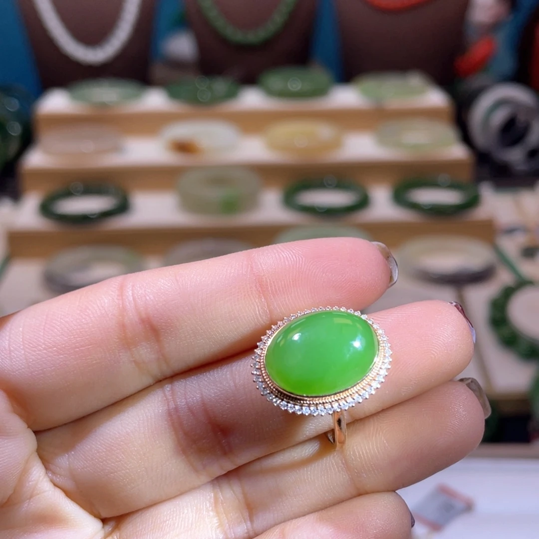 和田玉高品18Ｋ果绿戒指18K金镶嵌
