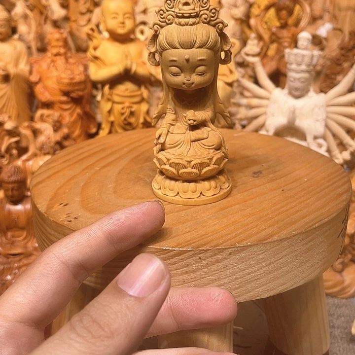 黄杨木瑕疵小观音一个