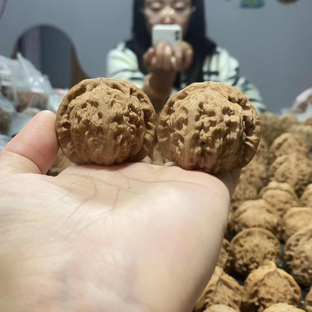 文玩核桃吊坠白狮子41+