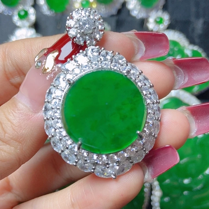 翡翠颈饰未镶嵌