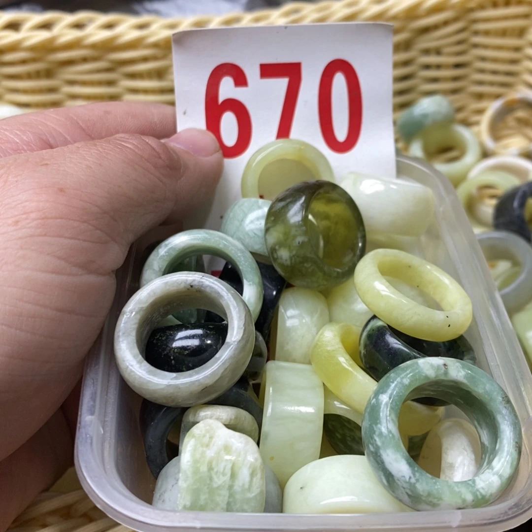 蛇纹石玉挂坠未镶嵌