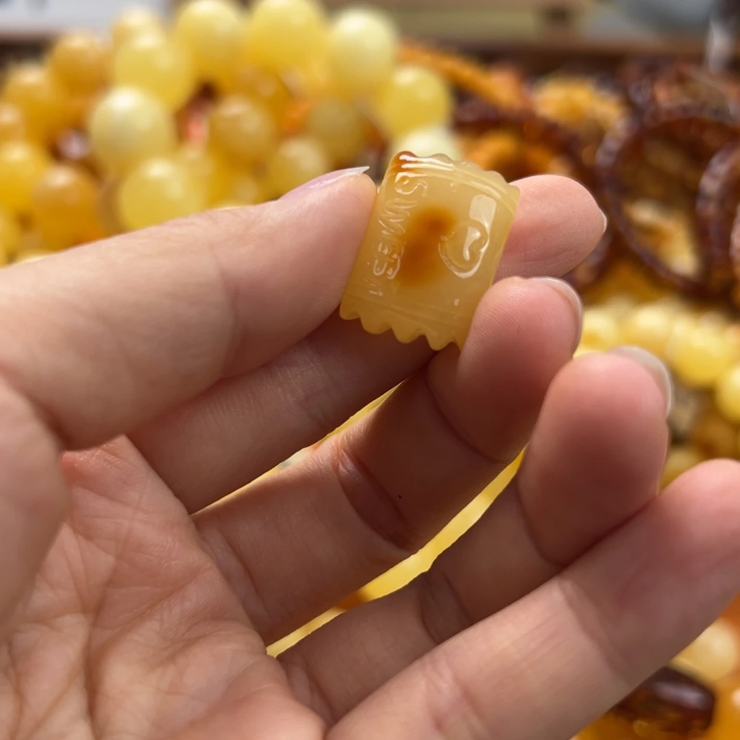 未镶嵌琥珀珠宝奇石
