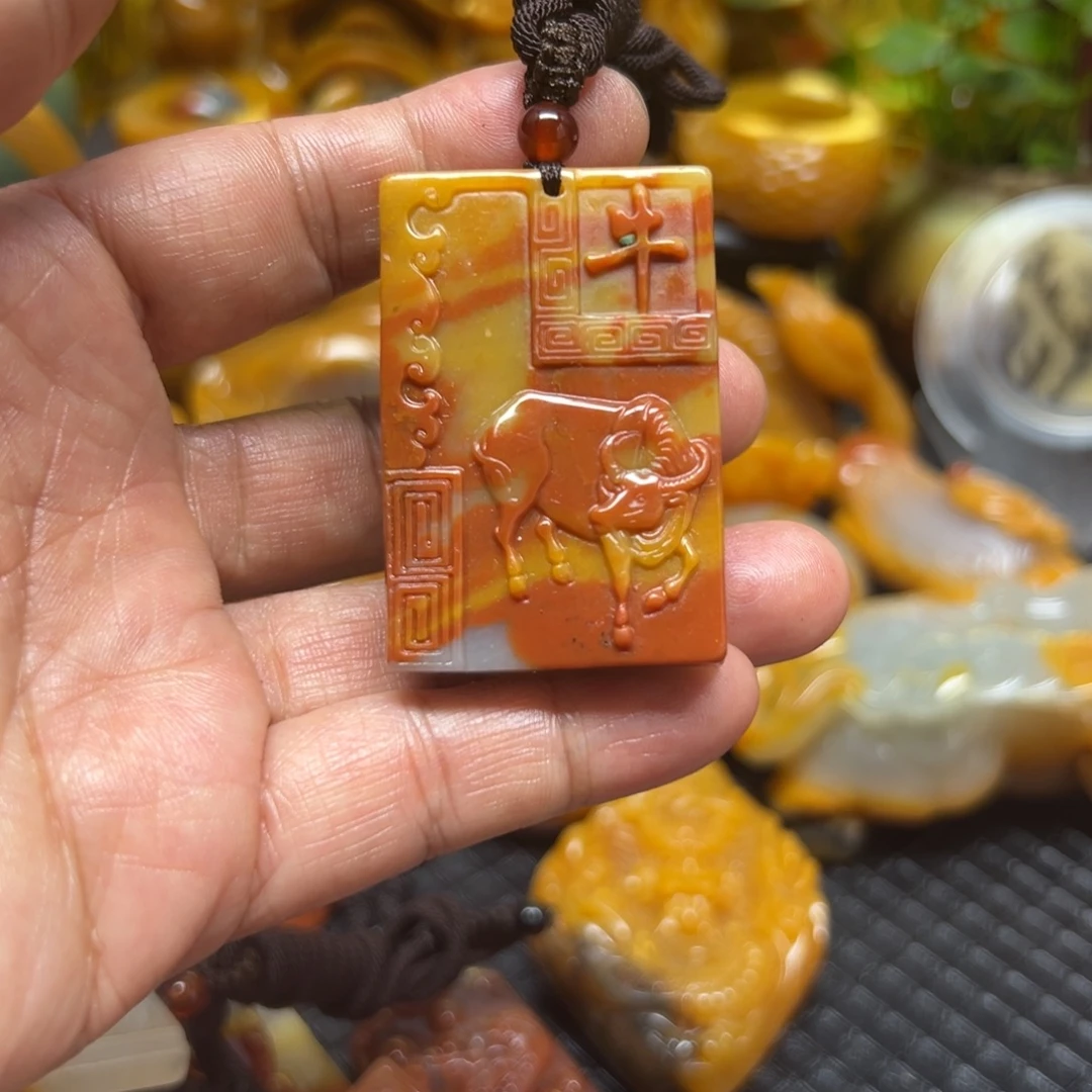 石英质玉未镶嵌颈饰