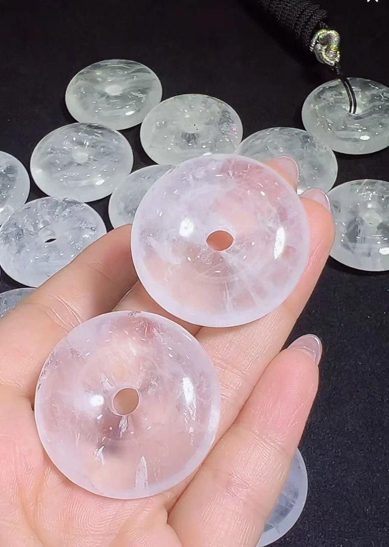 面面来财珠宝C3460-雪花白莲晶水晶平安扣-多样性只发一件-配绳