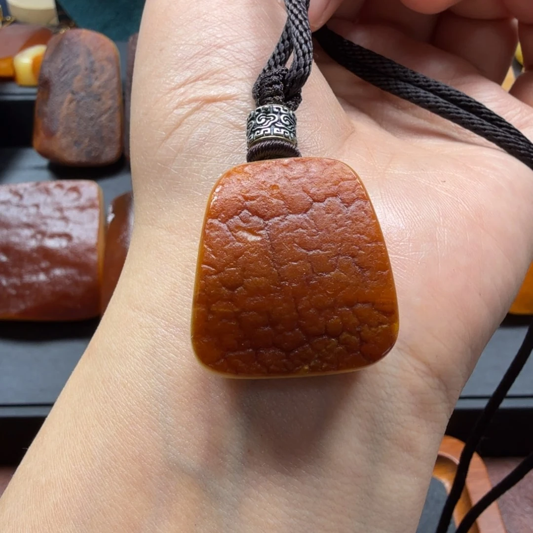 琥珀吊坠(赠链)未镶嵌