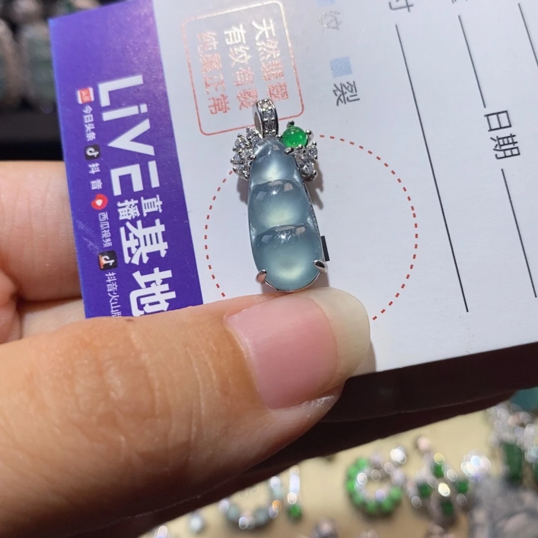 桃***记颈饰未镶嵌翡翠翡翠