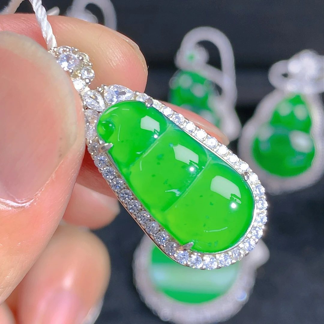 翡翠颈饰银S925镶嵌吊坠