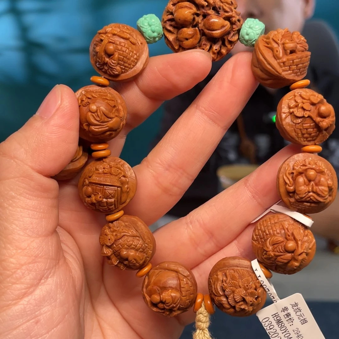 桃核无相核雕作品