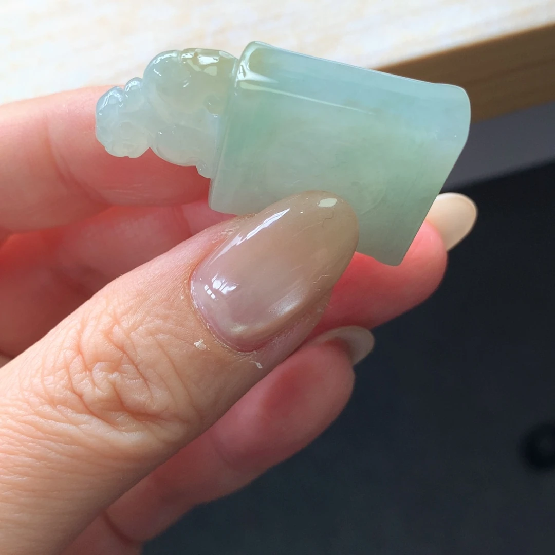 翡翠未镶嵌颈饰吊坠