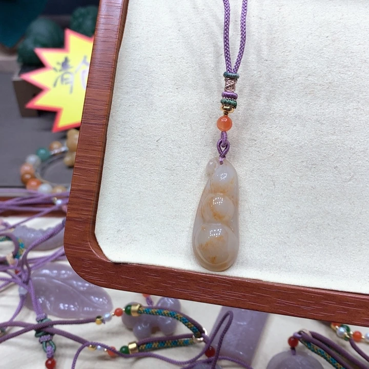 石英质玉颈饰合金叶*