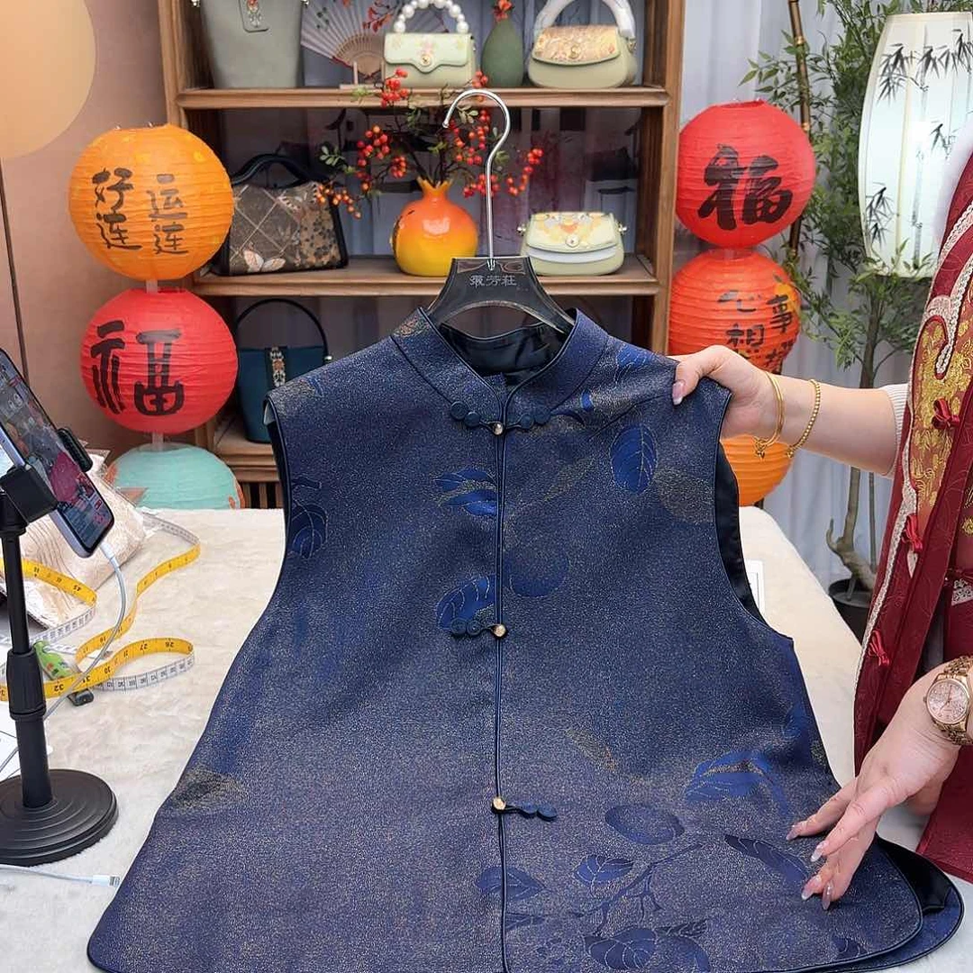 刺绣四季款马甲成衣胸围106