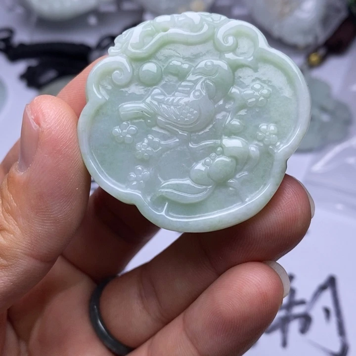 翡翠未镶嵌颈饰翡翠