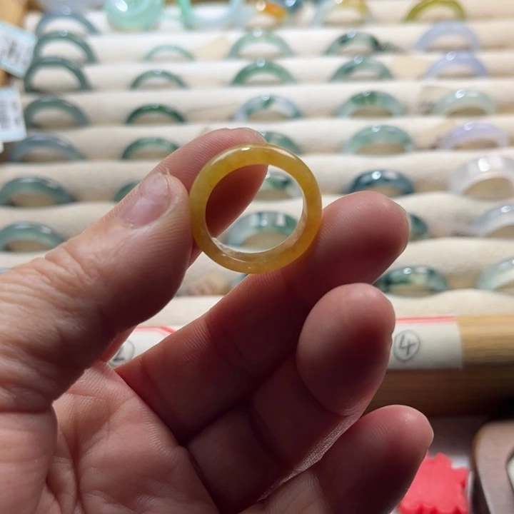翡翠未镶嵌戒指黄翡