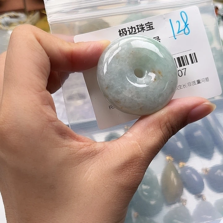 翡翠未镶嵌颈饰挂件
