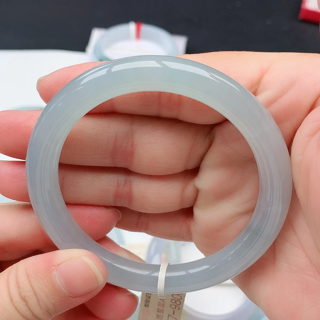 翡翠手镯未镶嵌天然翡翠