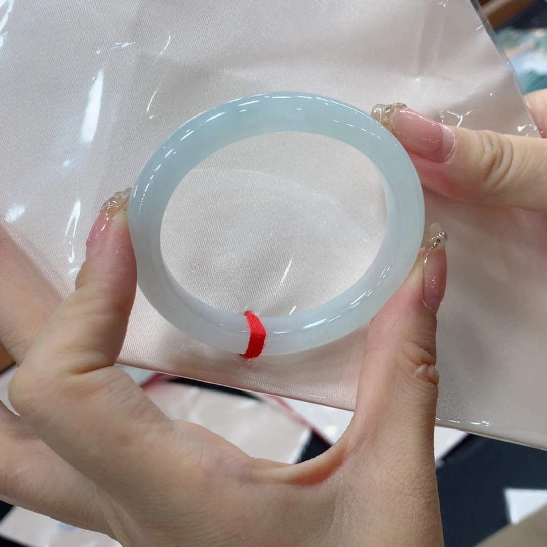 翡翠手镯未镶嵌像**样买断