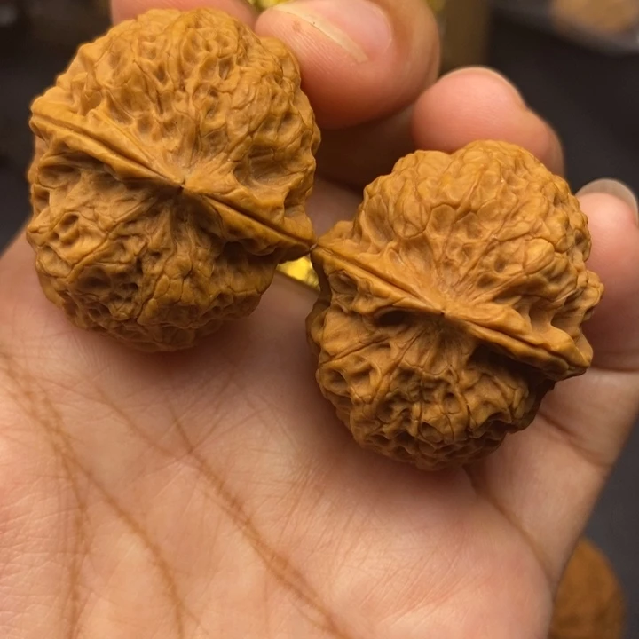 文玩核桃把件36尺铁绣球