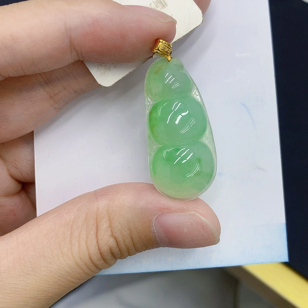 翡翠18K金镶嵌颈饰翡翠