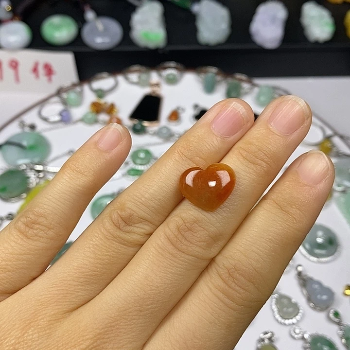 翡翠项链未镶嵌出***仙爱心