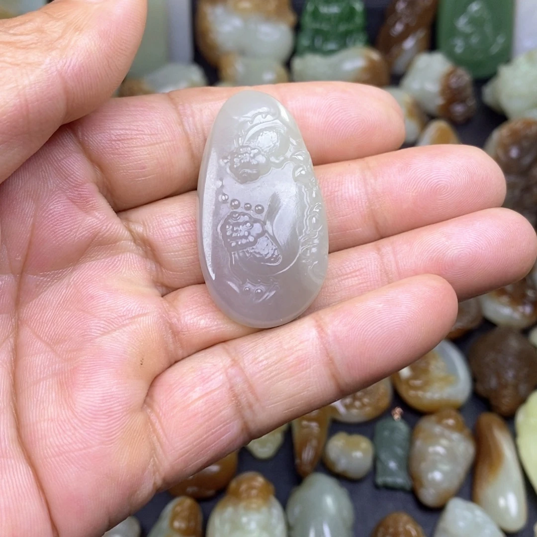 和田玉未镶嵌颈饰