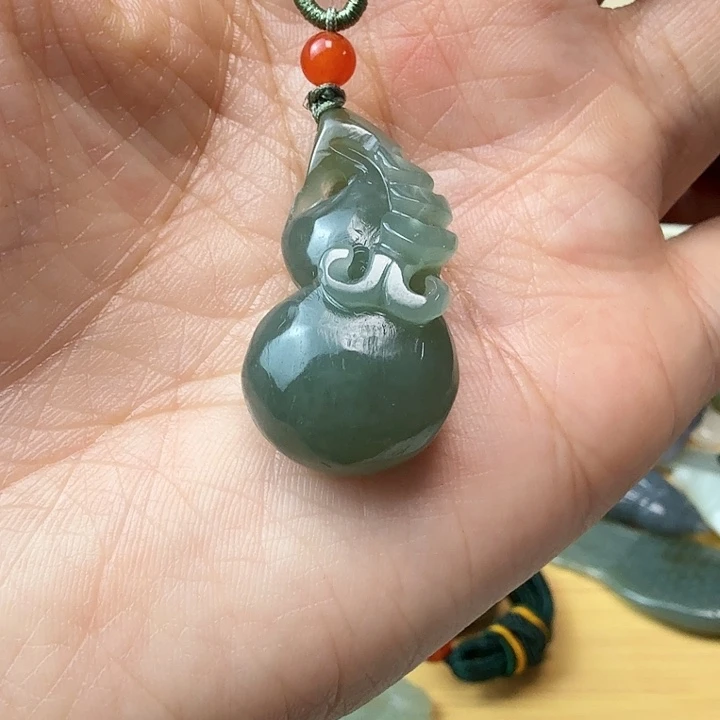 和田玉（糖玉）颈饰未镶嵌他****哥