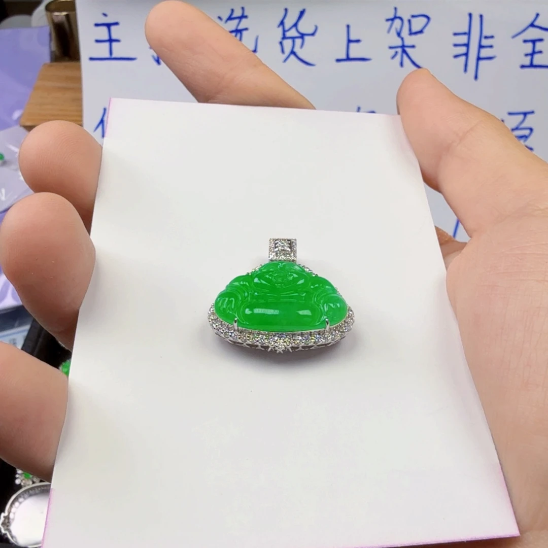 翡翠颈饰18K金镶嵌琳*一件