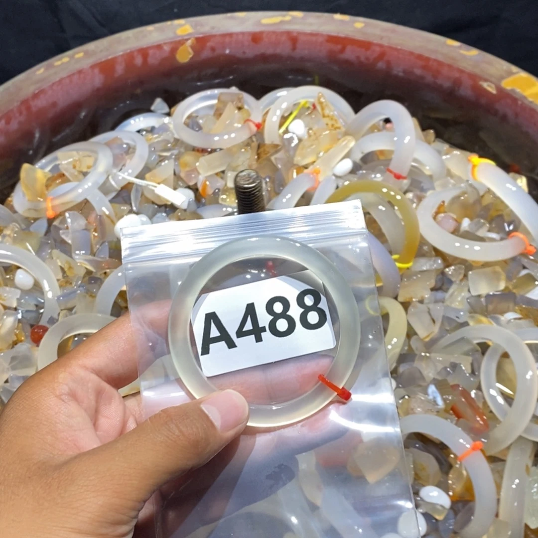 C***x玛瑙/玉髓未镶嵌手镯