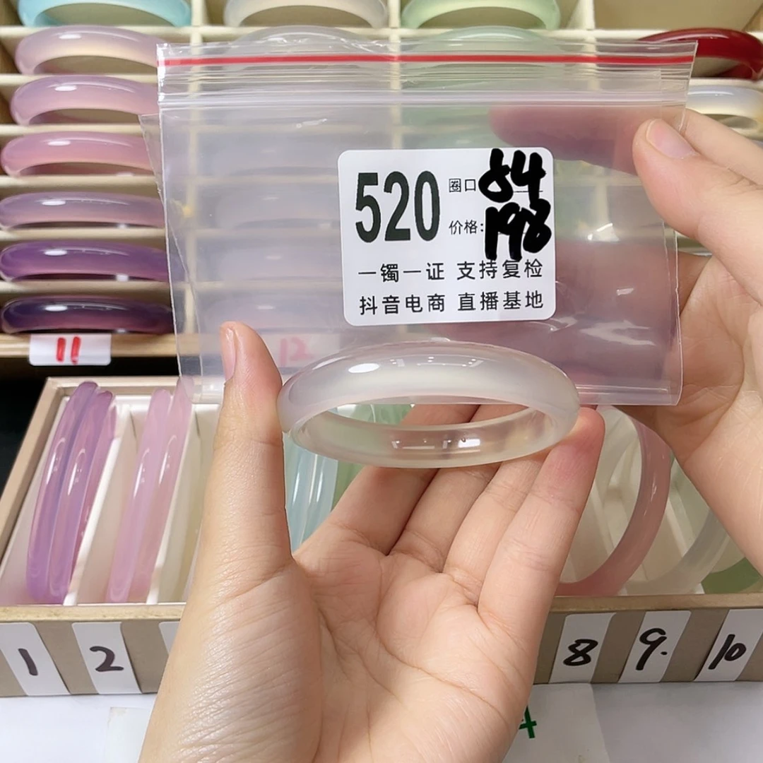 【闪购商品】手镯玛瑙/玉髓未镶嵌奶****?