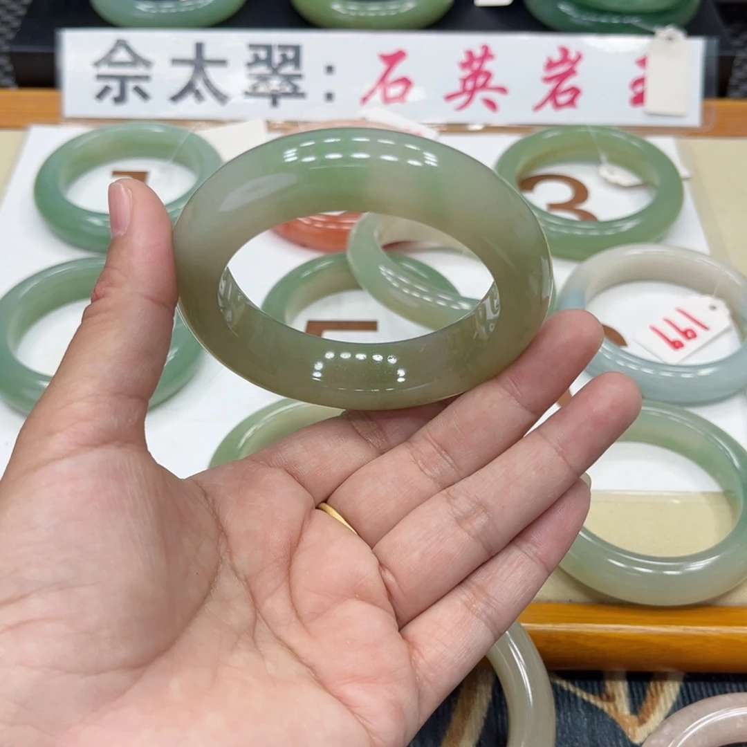 石英质玉手镯未镶嵌东****）